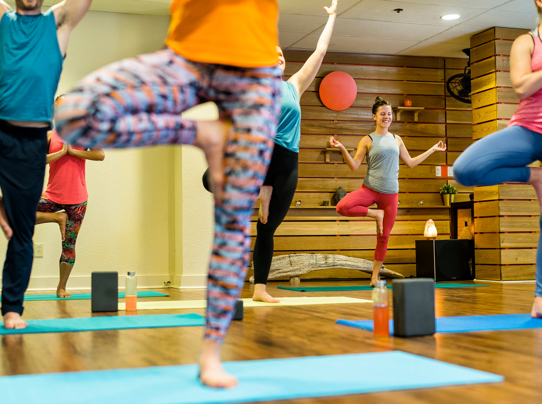 a class of yoga attendees 